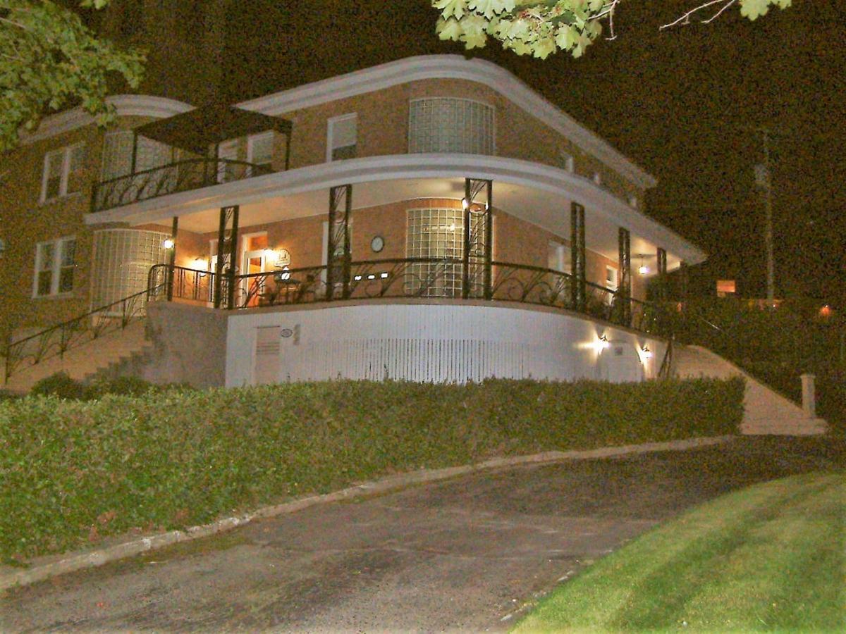 Auberge le St-Georges Chicoutimi Eksteriør billede