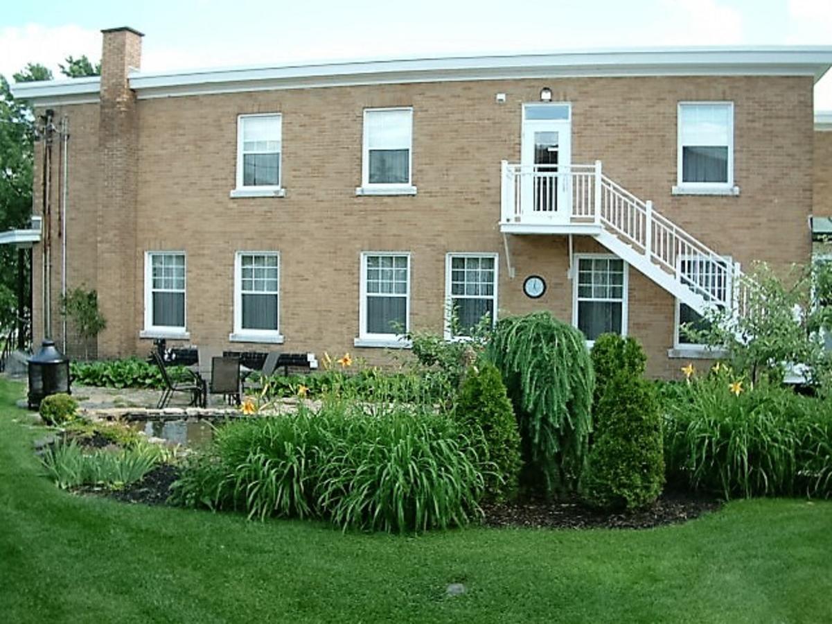 Auberge le St-Georges Chicoutimi Eksteriør billede