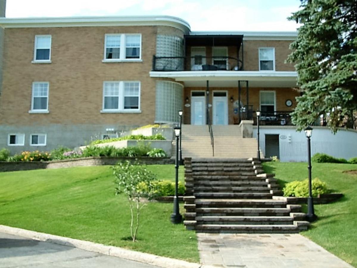 Auberge le St-Georges Chicoutimi Eksteriør billede