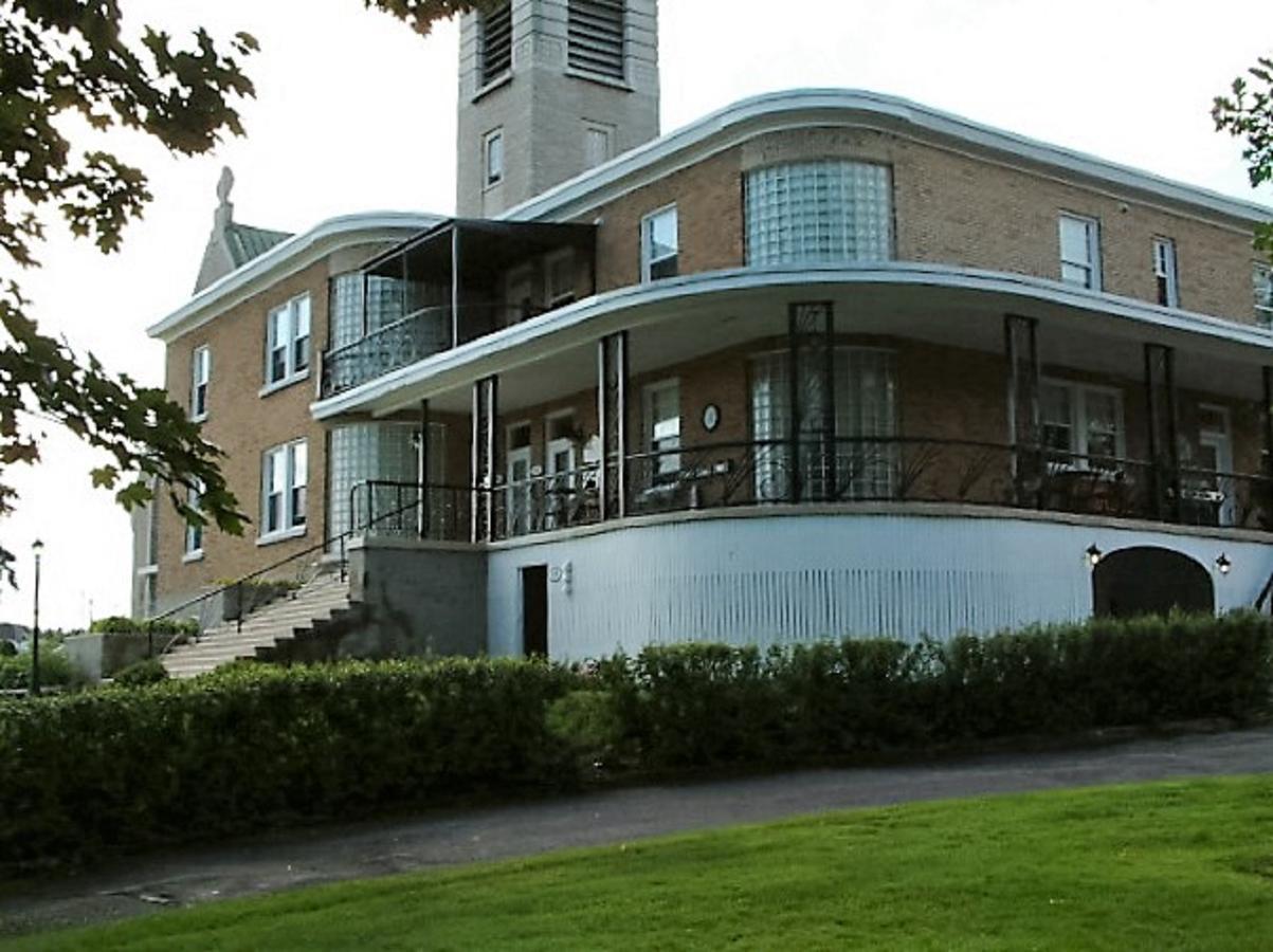 Auberge le St-Georges Chicoutimi Eksteriør billede
