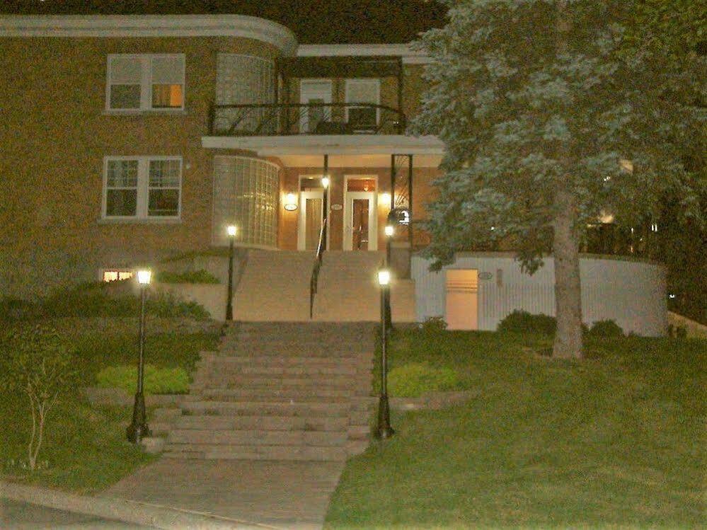 Auberge le St-Georges Chicoutimi Eksteriør billede