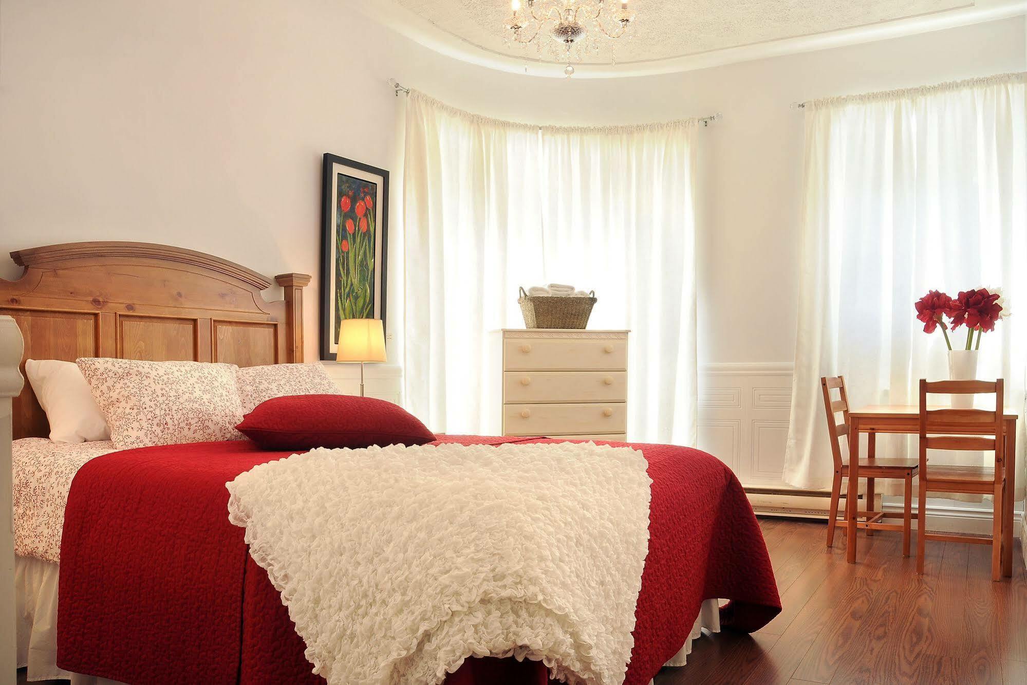 Auberge le St-Georges Chicoutimi Eksteriør billede