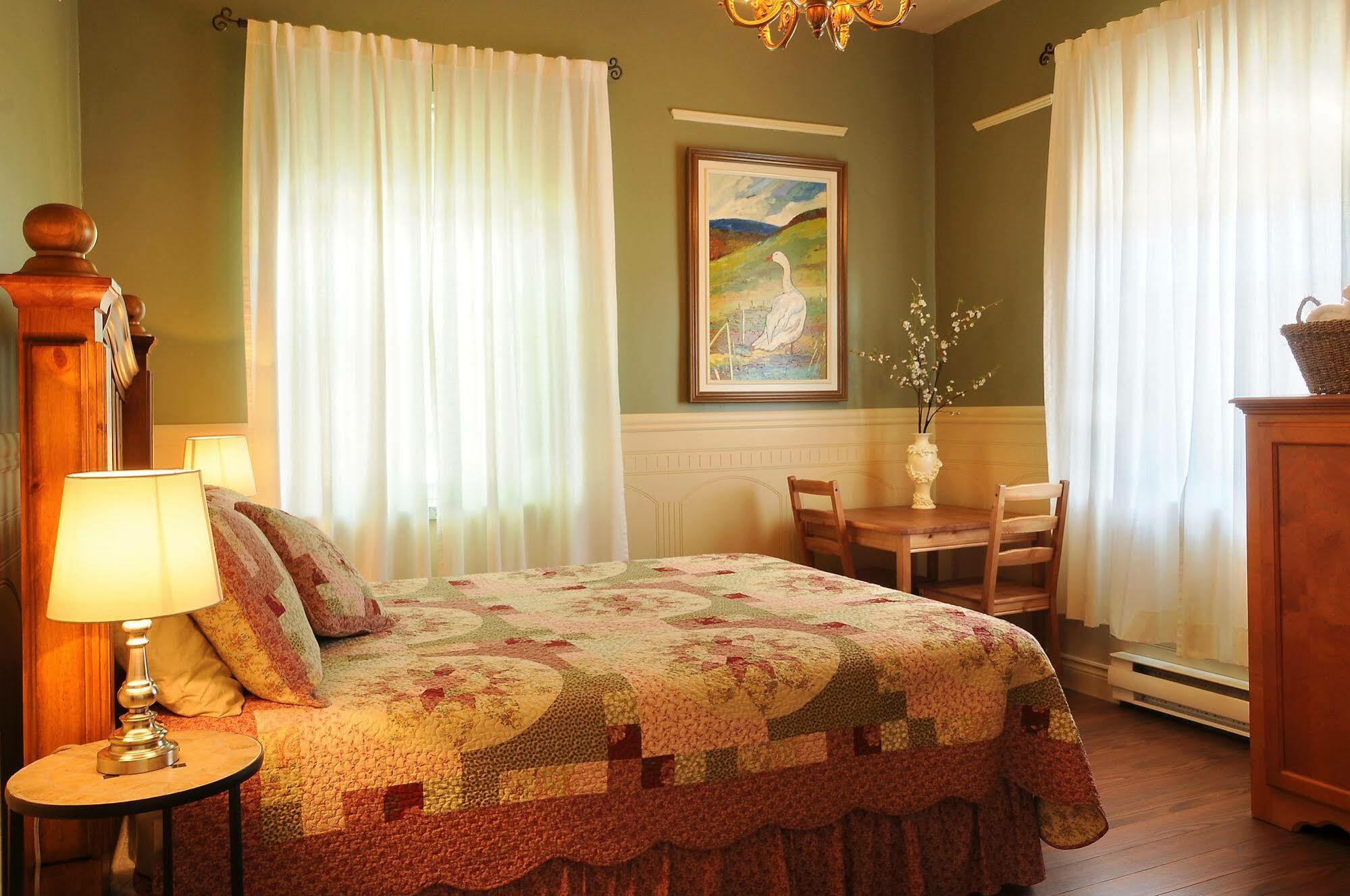 Auberge le St-Georges Chicoutimi Eksteriør billede