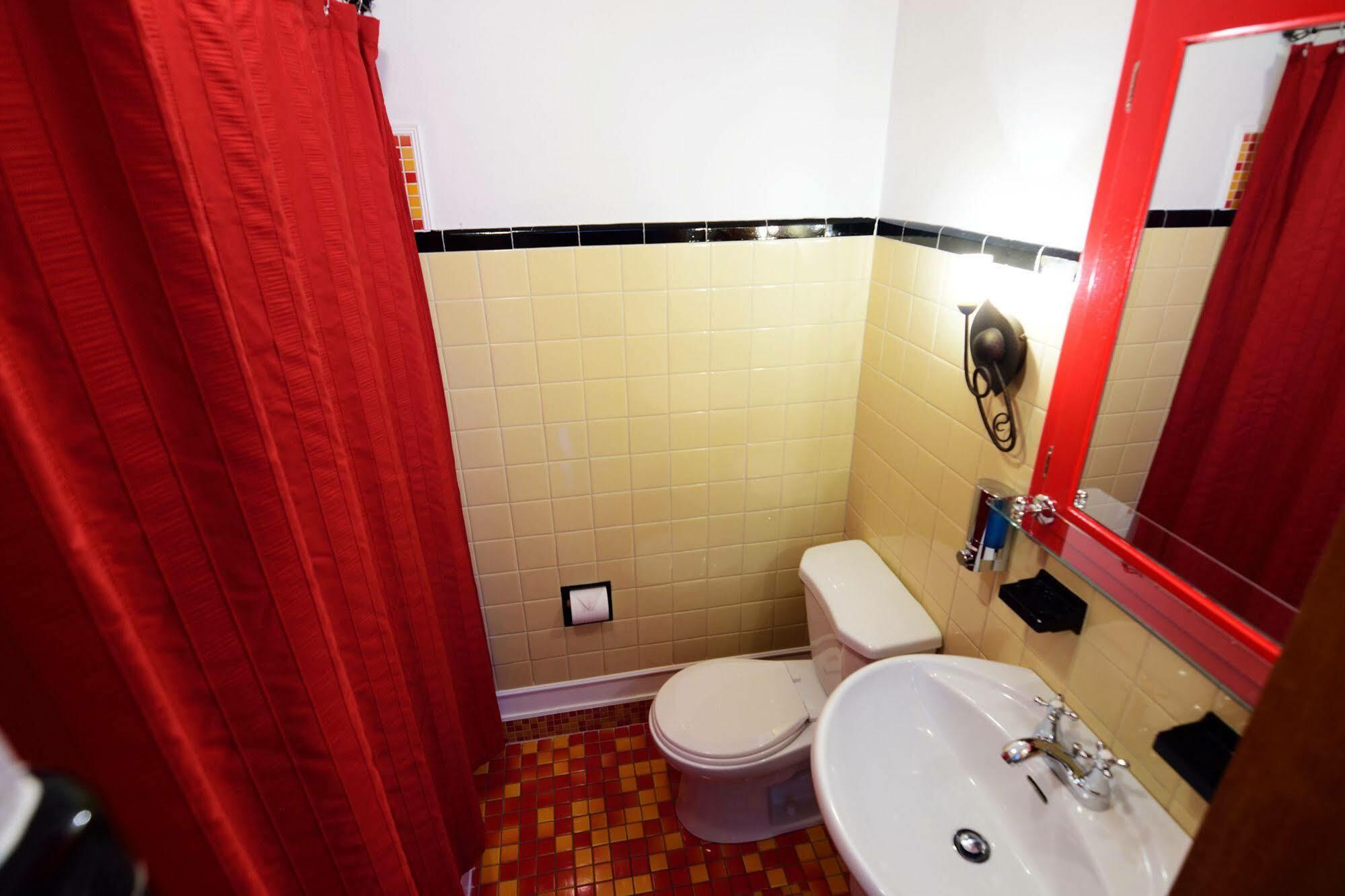 Auberge le St-Georges Chicoutimi Eksteriør billede