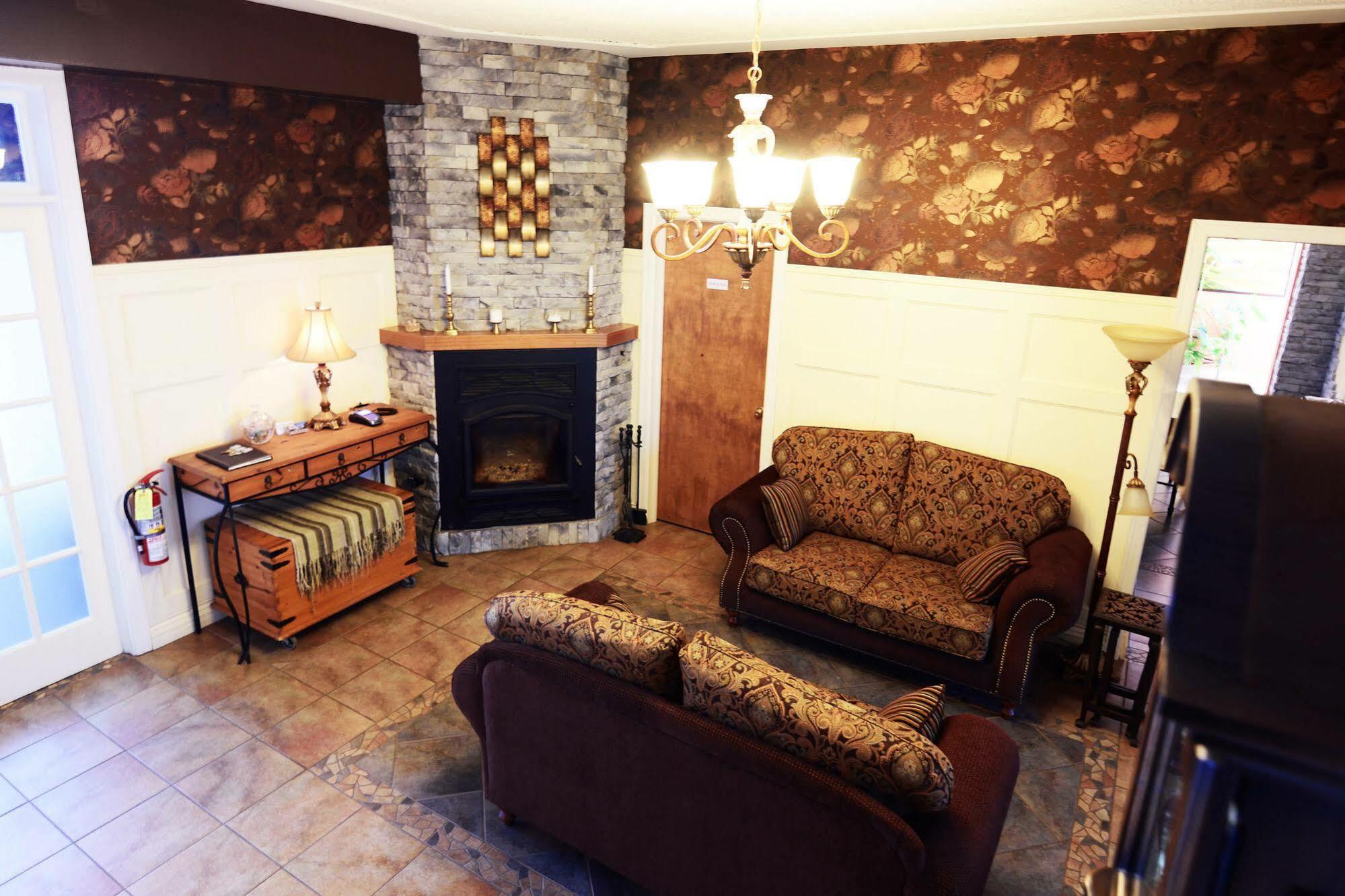 Auberge le St-Georges Chicoutimi Eksteriør billede