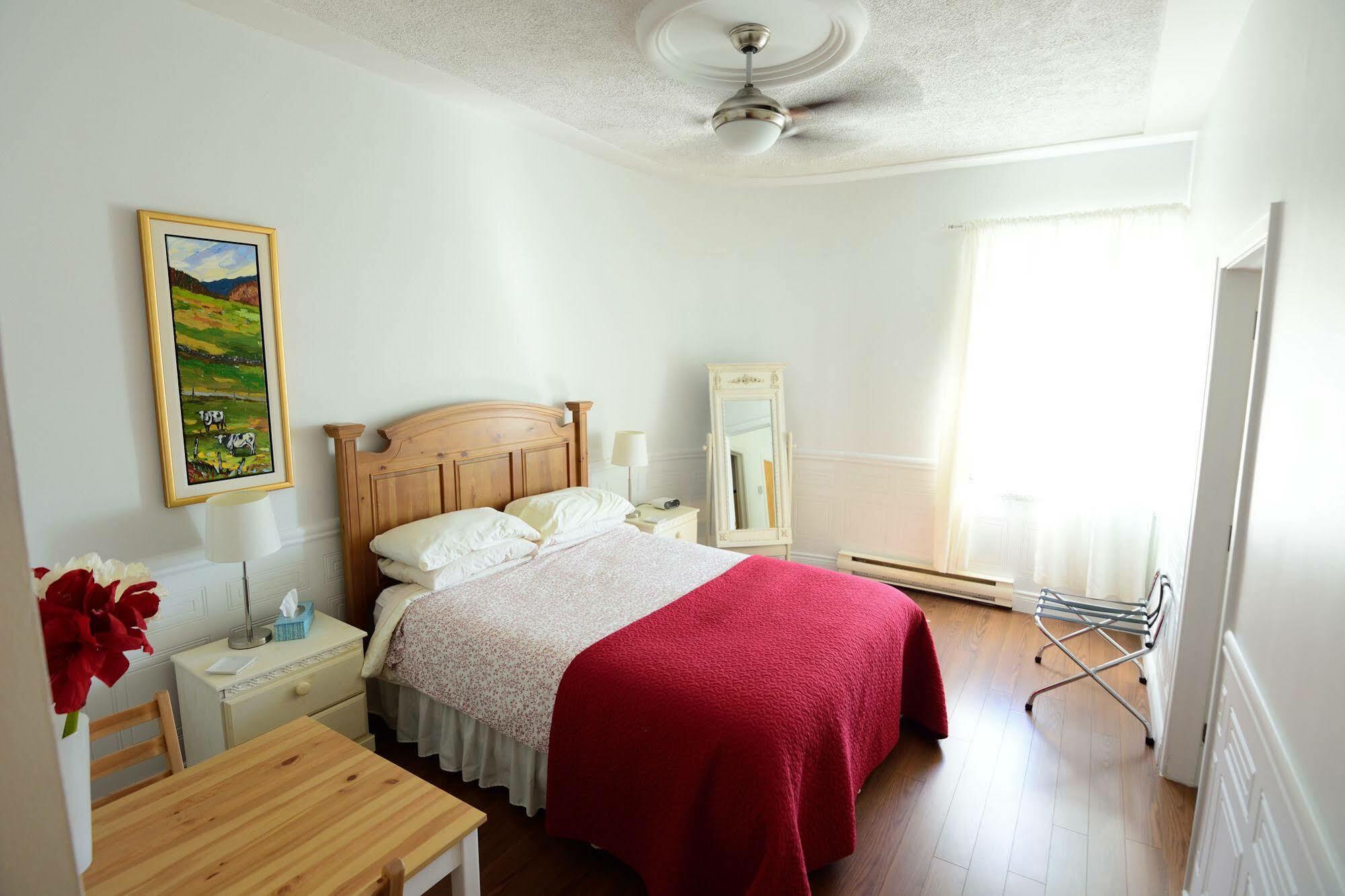 Auberge le St-Georges Chicoutimi Eksteriør billede