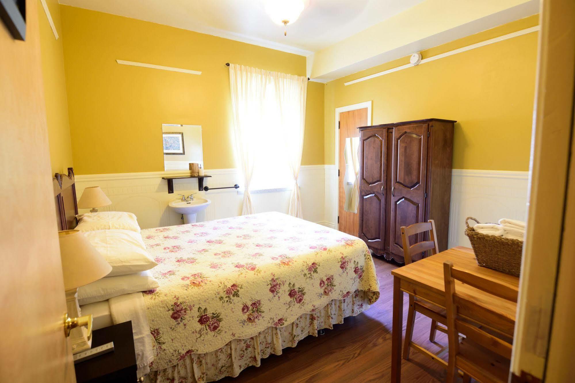 Auberge le St-Georges Chicoutimi Eksteriør billede